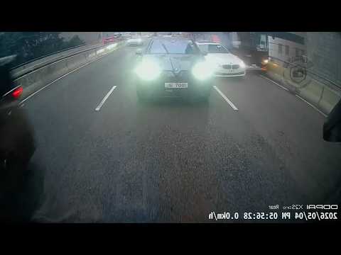 車CAM直擊 - 寶馬亂抽頭與旅巴相撞 干諾橋往西隧
