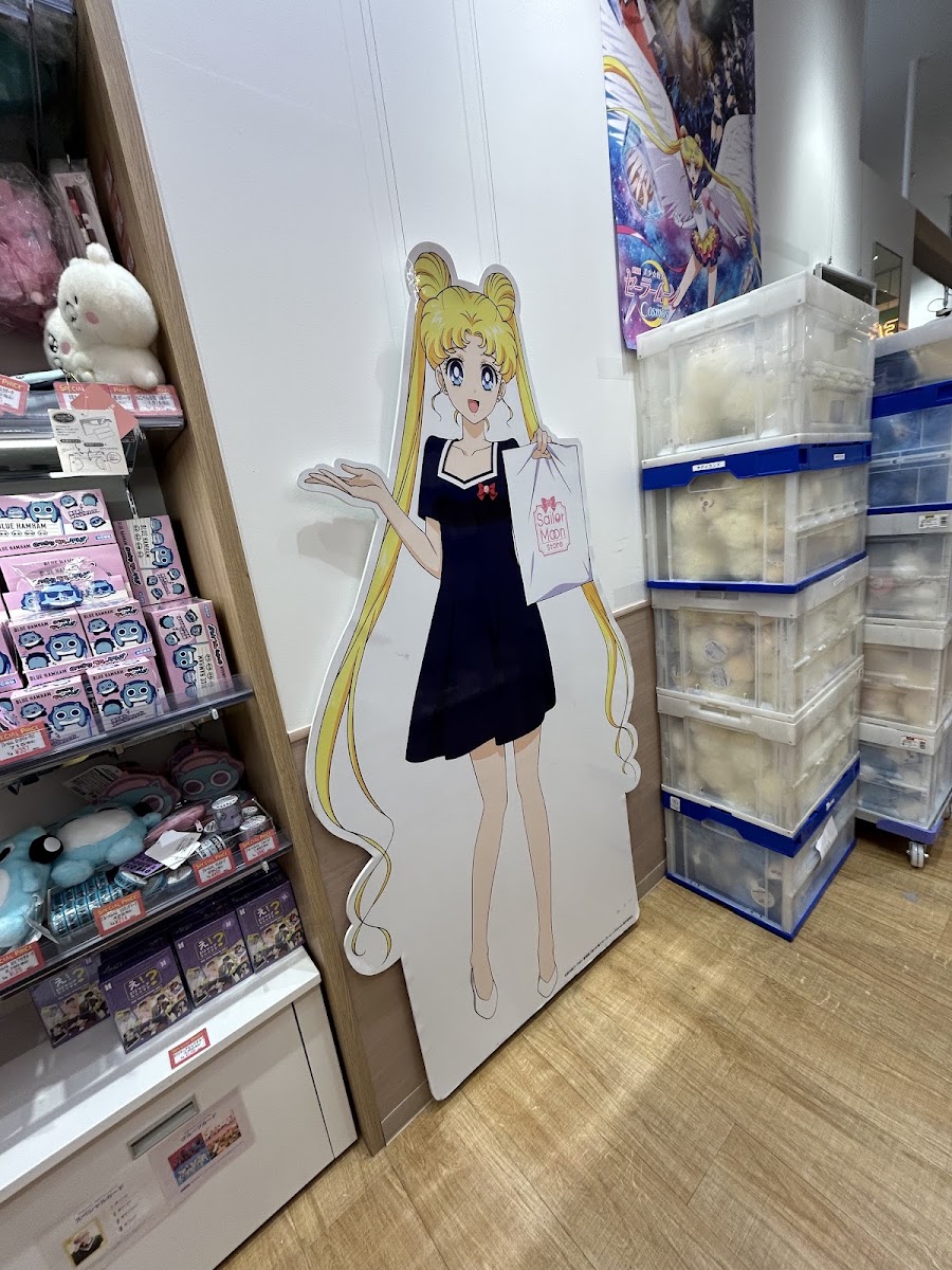 美少女戰士立牌與周邊貨架