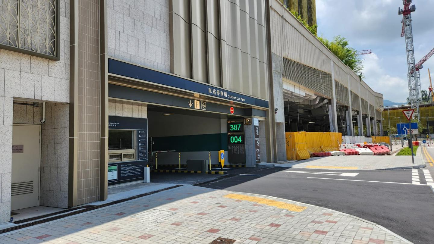 元朗錦上路站停車場 (泊車轉乘、柏瓏)