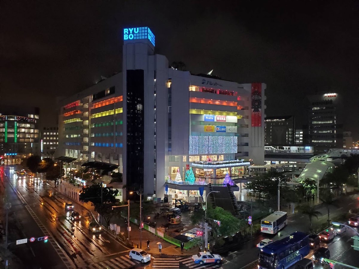 夜晚點燈的 Palette Kumoji 完整大景