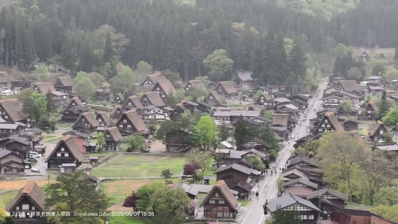 20250509 我每次來到「白川郷」合掌村一定會上去天守閣展望台，在「荻町城跡展望台」拍攝經典畫面後才離開