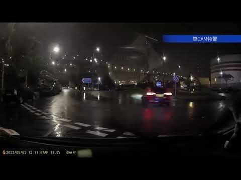 車CAM直擊 - Tesla迴旋處濕地露兩手🤣