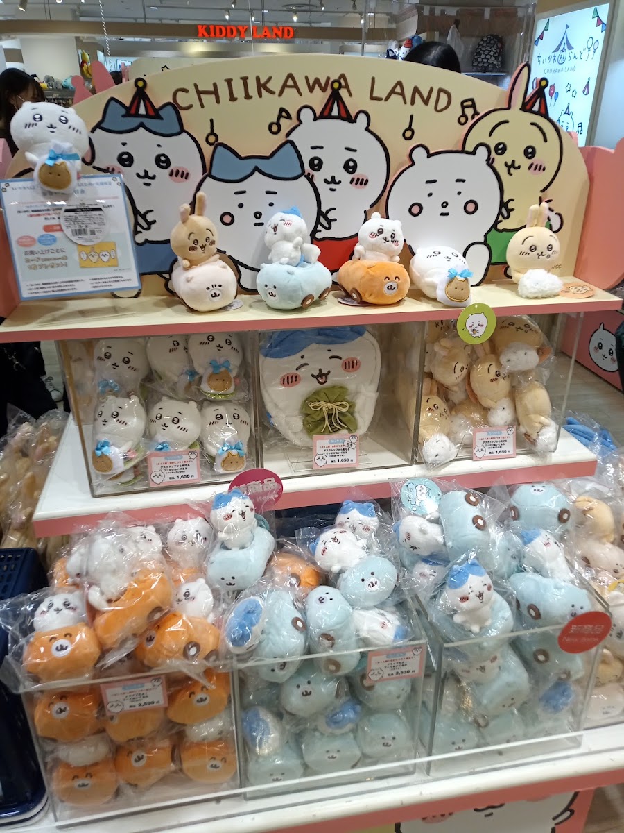 吉伊卡哇玩偶展示櫃特寫