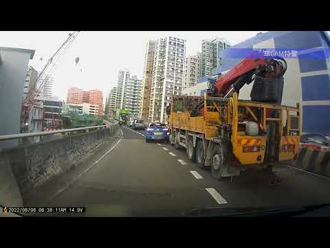 車CAM直擊 - 加士居橋匯合位 私家車與吊雞車相撞