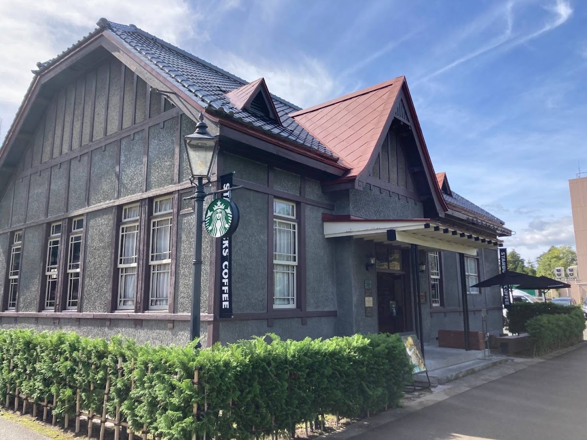 星巴克弘前店戶外建築全景