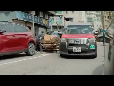 車CAM直擊 - DC真蘑菇🍄‍🟫 手推車阿婆攝車罅出馬路撞的士