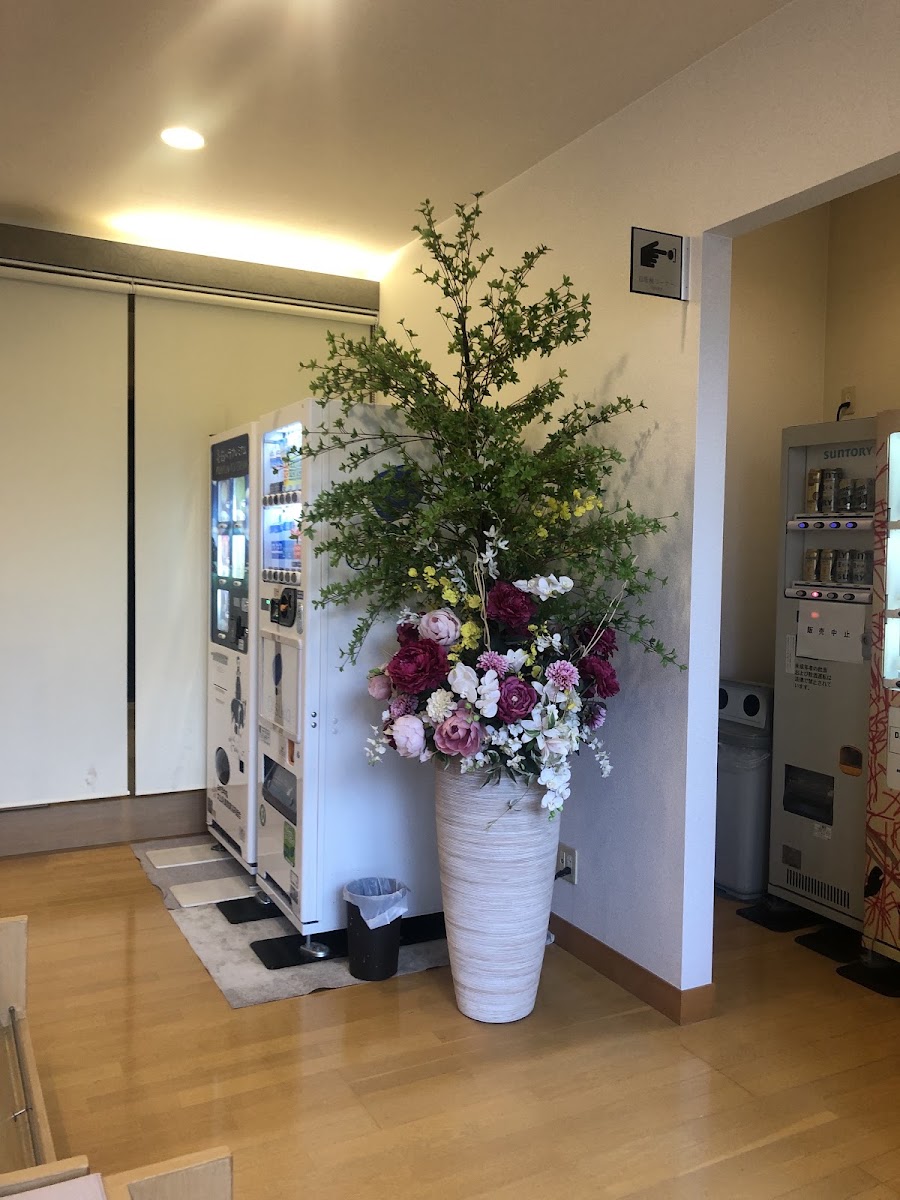 室內花藝與自動販賣機