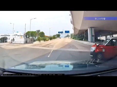 車CAM直擊 - (求片) 干諾道西與水街交界 的士衝燈造成意外