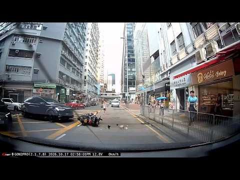 車CAM直擊 - 新蒲崗大有街 Tesla攔腰撞電單車