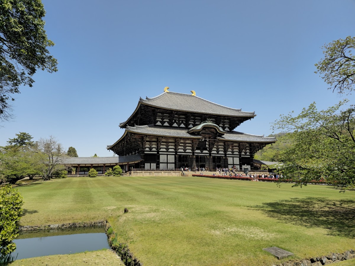 東大寺大佛殿戶外大景與晴空