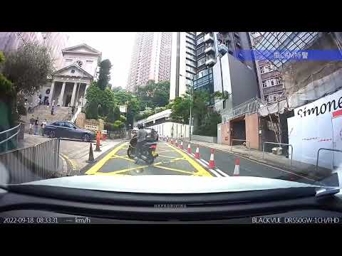 車CAM直擊 - 樂活道電單車上斜跌車 途人幫手扶起後 突然衝前掃跌過路人