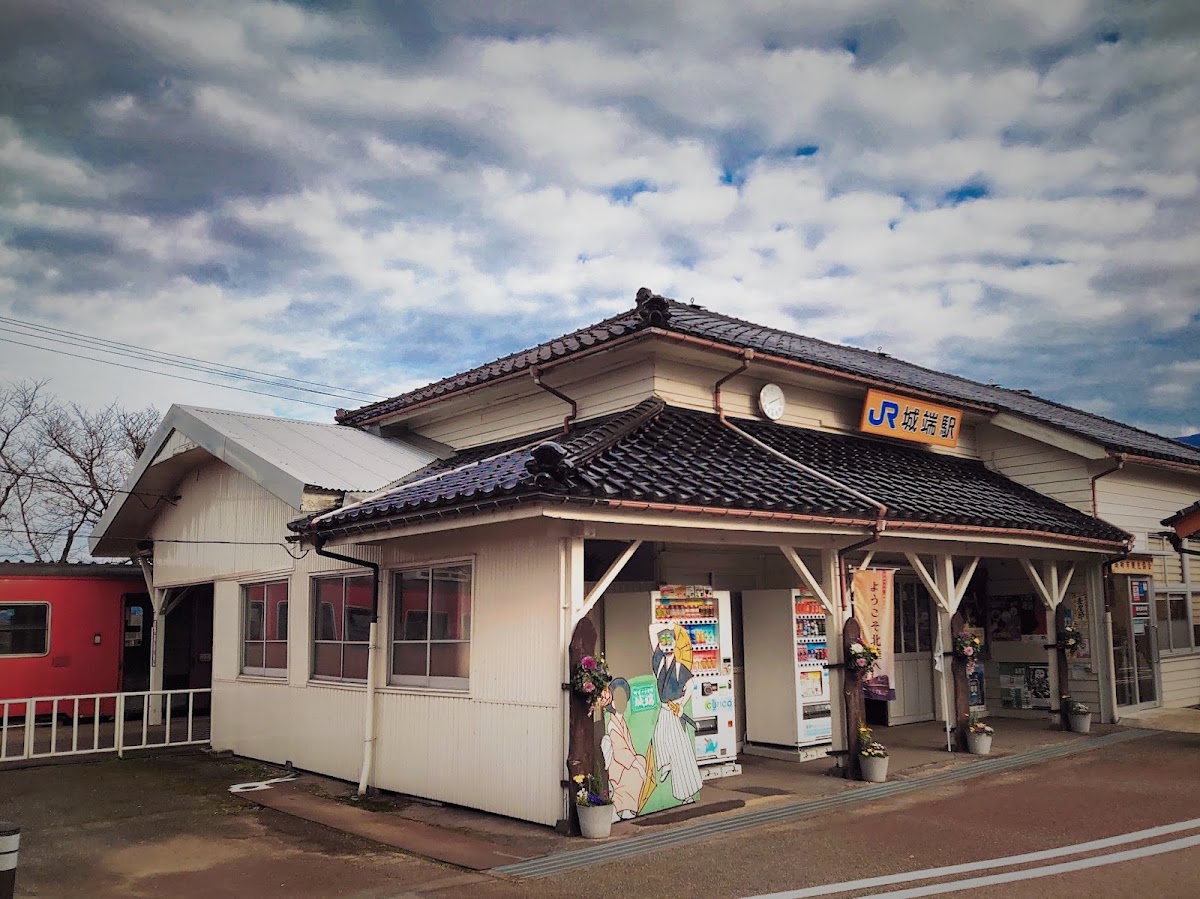 城端車站戶外建築外觀與天空