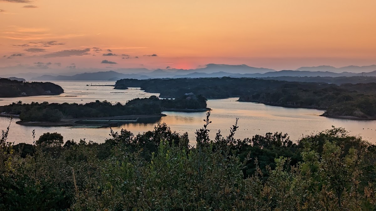 英虞灣夕陽美景與群山剪影